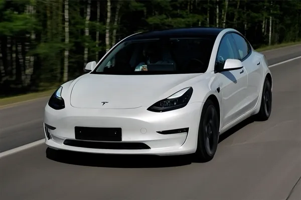 马斯克疯了！特斯拉新使命曝光：要让人人开劳斯莱斯？