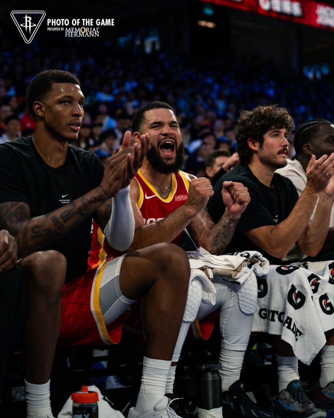资深NBA撰稿人达米恩·彼得斯近期对火箭队几点观察：1. 球队心态：队内普遍相信