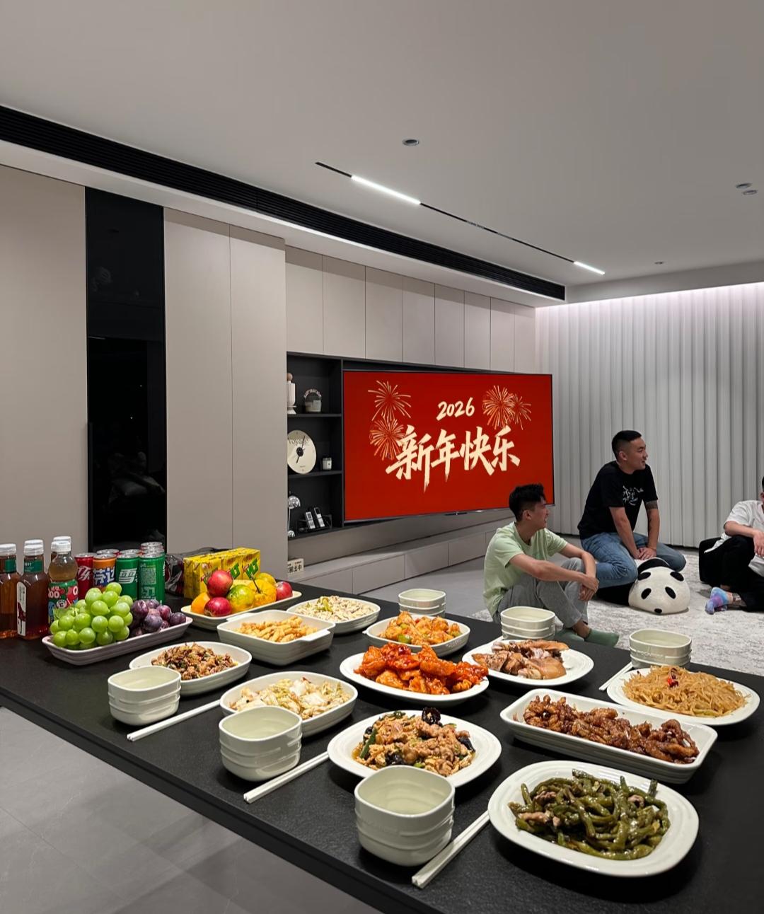 家里姊妹8个，每年过年都发愁选礼物今年我们8个提前开了个会突然发现我们几个挺