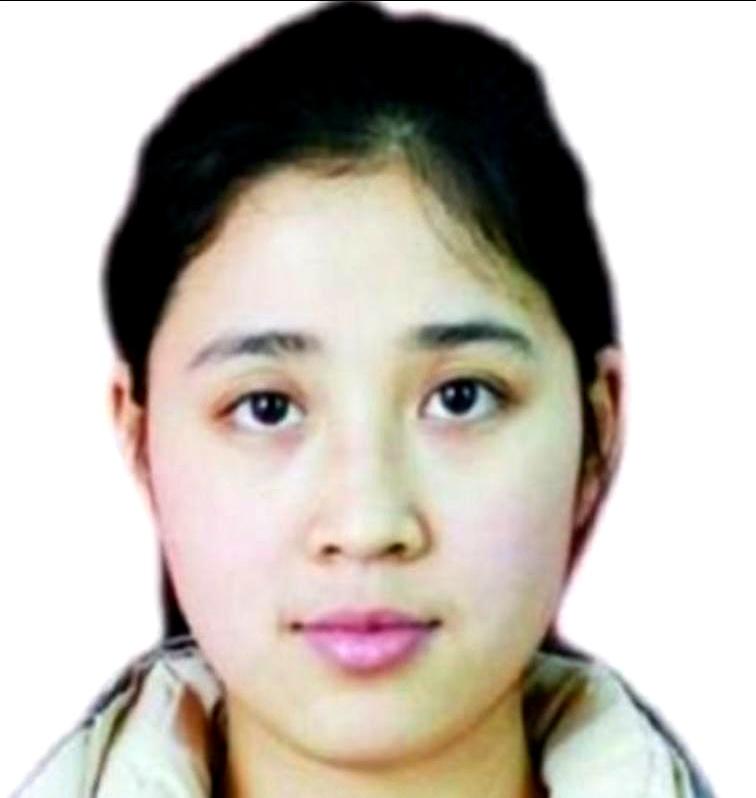 36岁单身汉捡个弃婴当心肝宝贝养了22年，自己病危躺在床上快不行了，却死活逼着正