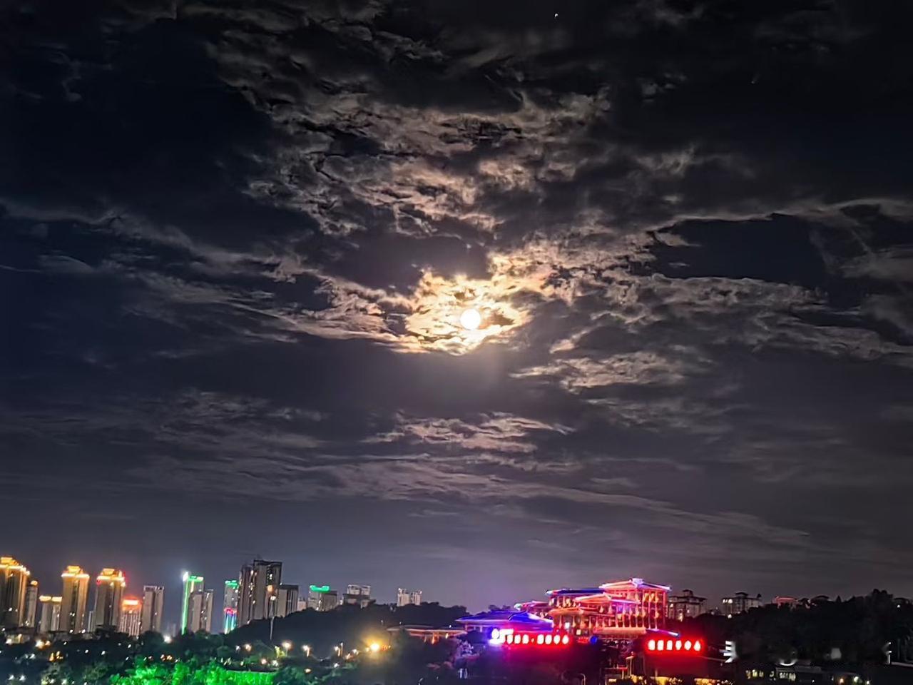 北大才子刘震云非常精辟的话：“遇到猪，不要跟它谈理想，因为它关心的是饲料；遇到