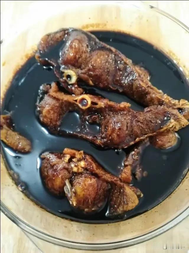 上海的“爆鱼”和“熏鱼”哪个更好吃?现在上海的小区附近，都开了不少现杀现做的“
