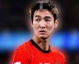 再过4个多月2027年男足亚洲杯就要开踢，下边这套老球迷列出的阵容不知道邵指导会