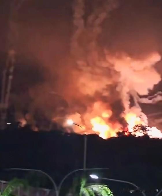 打了，打了！委内瑞拉首都以东伊格罗特军用机场，今天被美军空袭后地面直接发生殉爆了