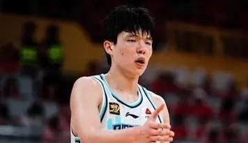 #杨瀚森#中国球员杨瀚森几项体测数据如下：原地垂直起跳：66.04厘米（26