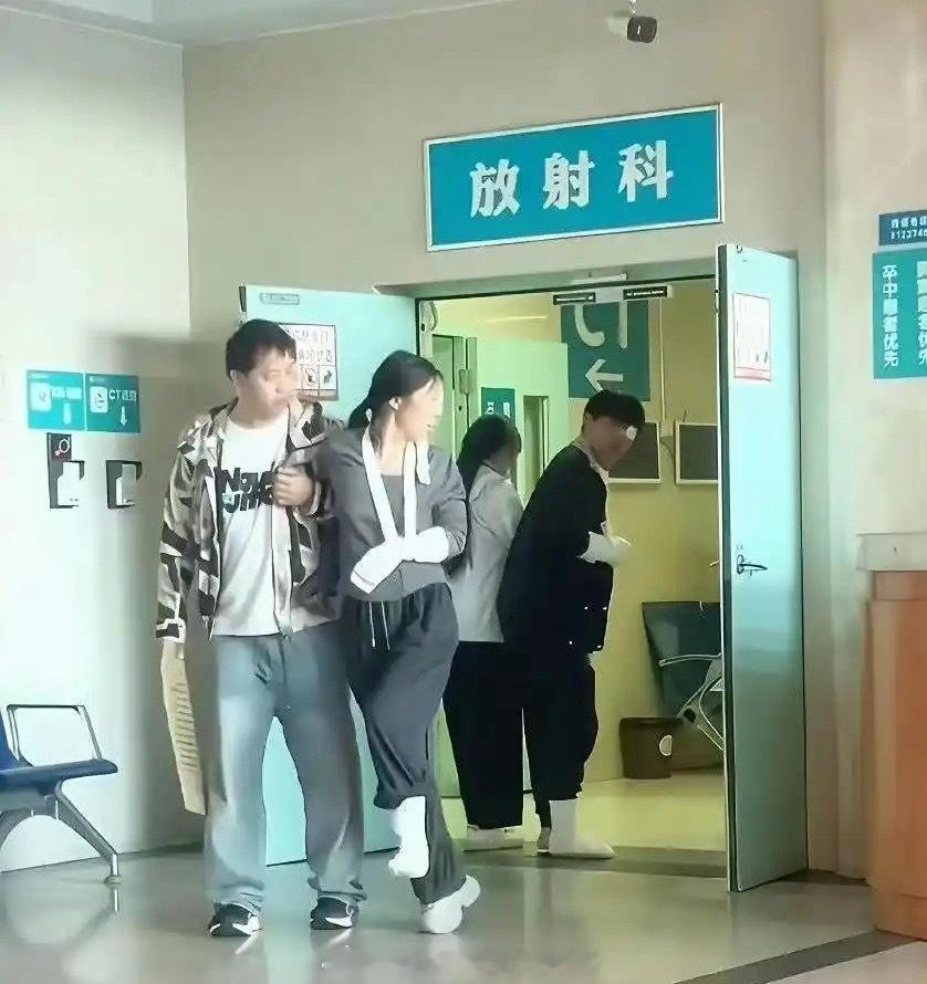 历史上最尴尬的“撞衫”，简直一模一样