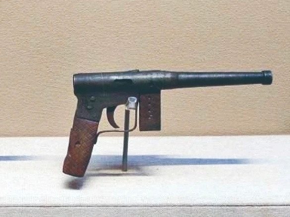 八路军使用的“单打一”撅把手枪抗日战争时期，为满足武工队、民兵、游击队对枪支的需