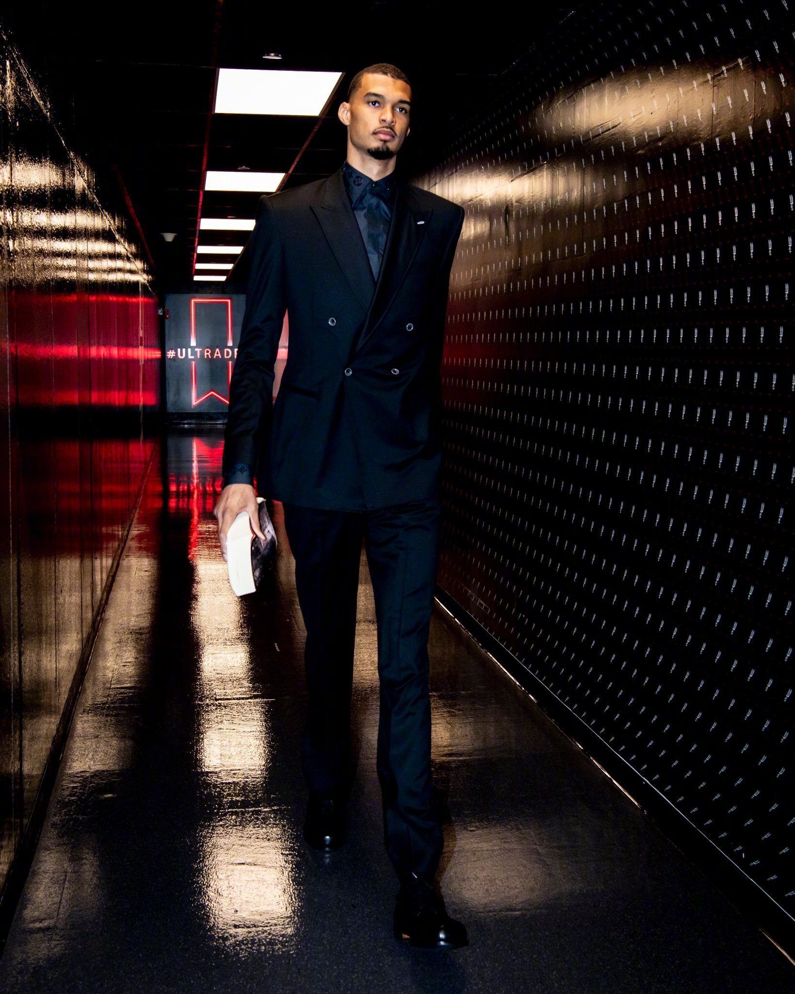 🔥恢复神速啊！文班亚马周六G3状态升级为出战成疑！首轮系列赛前2场，马刺和开拓