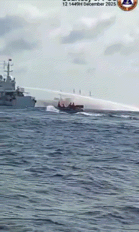 水炮就是给力！菲律宾20艘船冲闯仙宾礁，中国海警果断出手，菲方3人当场受伤 