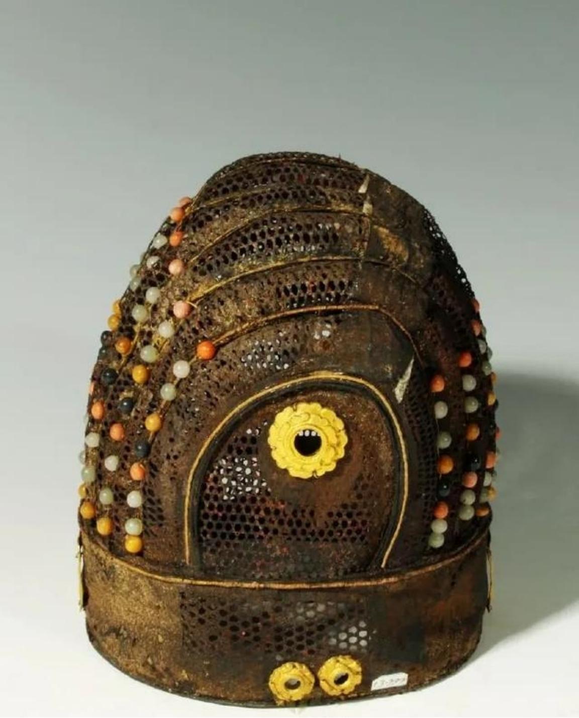 1970年的一个深夜，考古人员撬开了朱元璋第十子朱檀的棺盖。一刹那，一股浓烈呛人