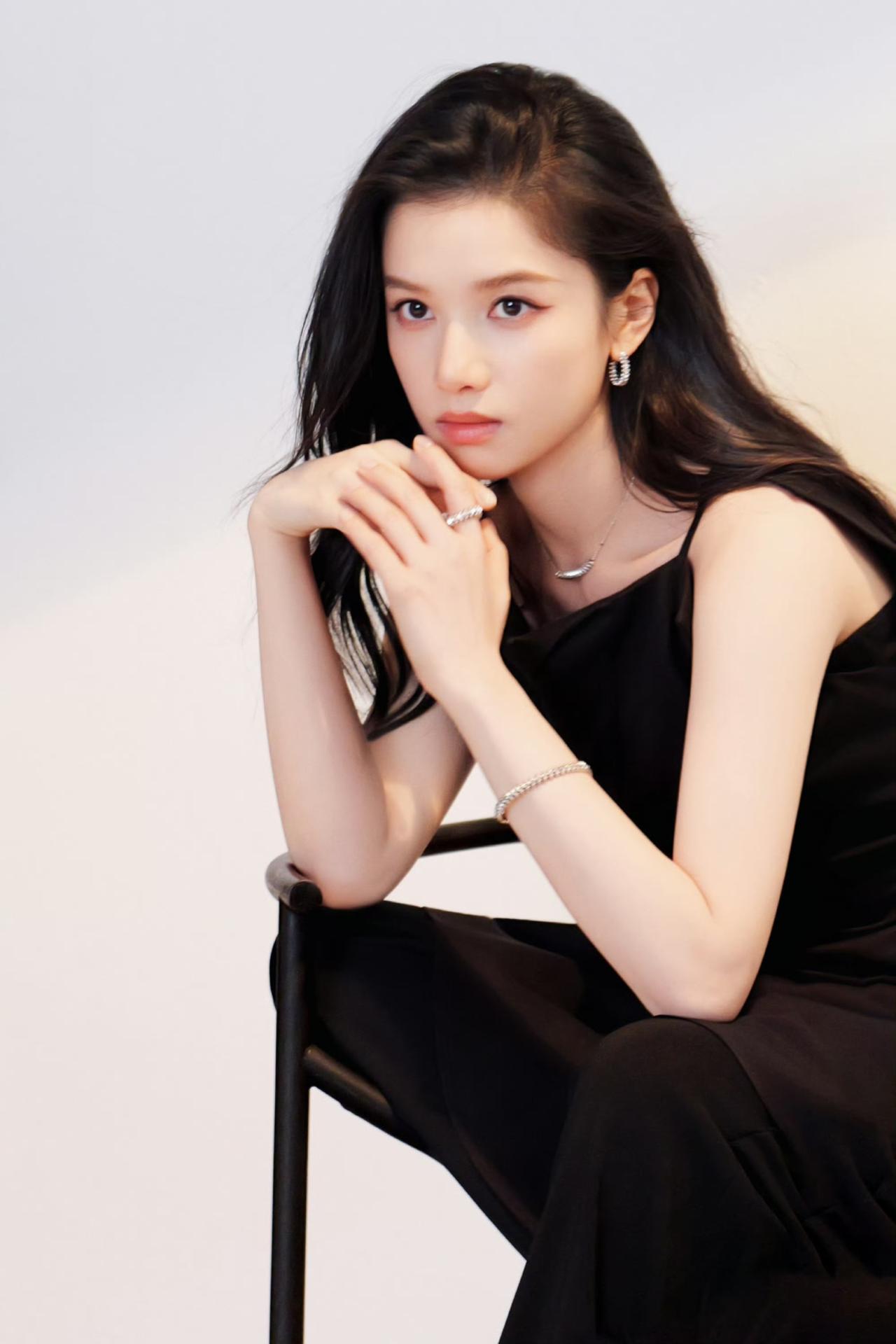 又飒又美😘张婧仪