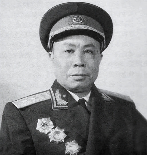 1955年授衔时，志愿军军长回村种地不予授衔，朱老总大怒，不能没他，在经过多轮评