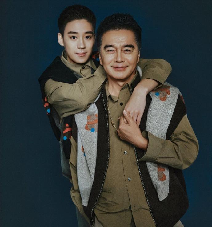 继母十年付出，何晴儿子终于说出真相。许亚军转发支持，家庭内幕令人动容。误解