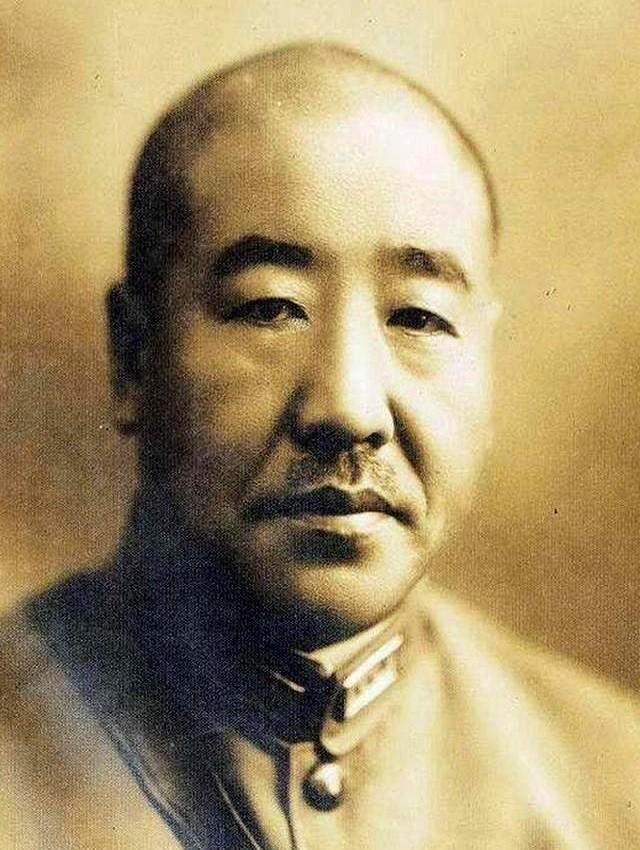 1943年5月，国军上将庞炳勋、少将邵恩三被日军包围。日军喊话投降，邵恩三表