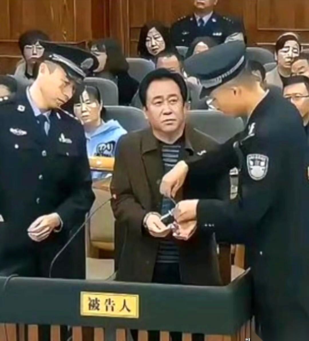 关于恒大集团那张见不到底的债务拆解账单，正随着网传的庭审消息被彻底摊在阳光下。两