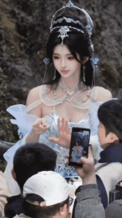 路人视角下的古风神颜，好大的气场！[哭哭]