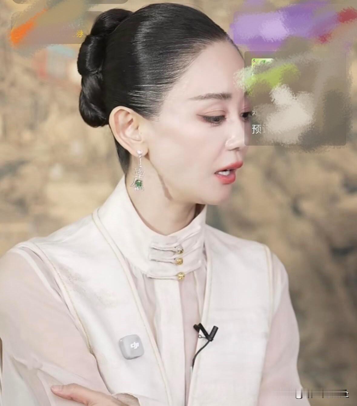 天哪，海陆的发际线也太整齐了吧！刚刷到她大光明造型，发际线整整齐齐的，看着利落又