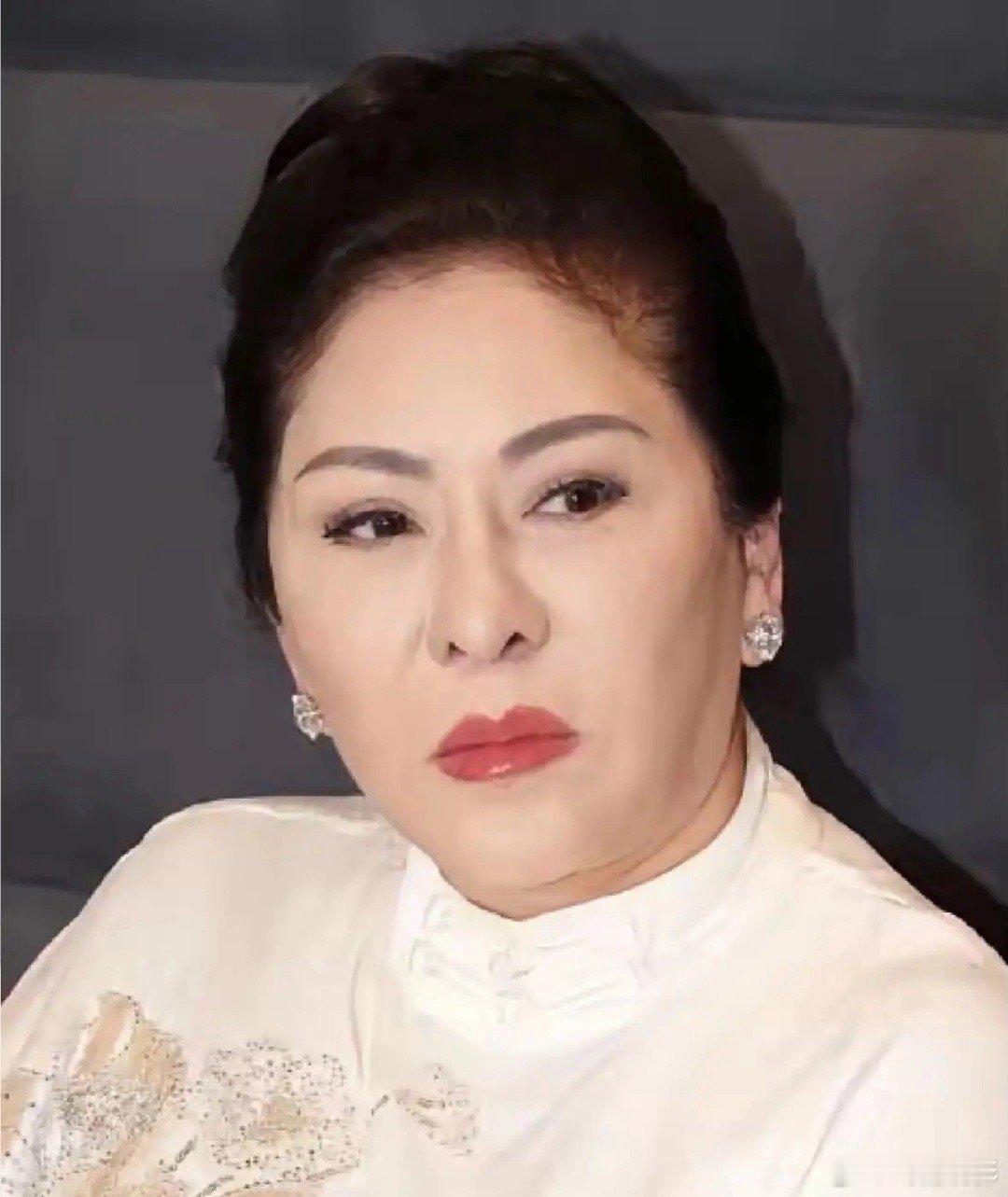 钱再多再有什么用？两个败家子就毁了全家66岁的向太陈岚计划工作到老，她直言自己不