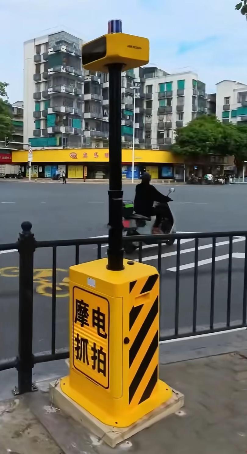 优秀的汕头啥都快人一步这配图是路边的电子抓拍电动违规其实他叫摩电抓拍，但