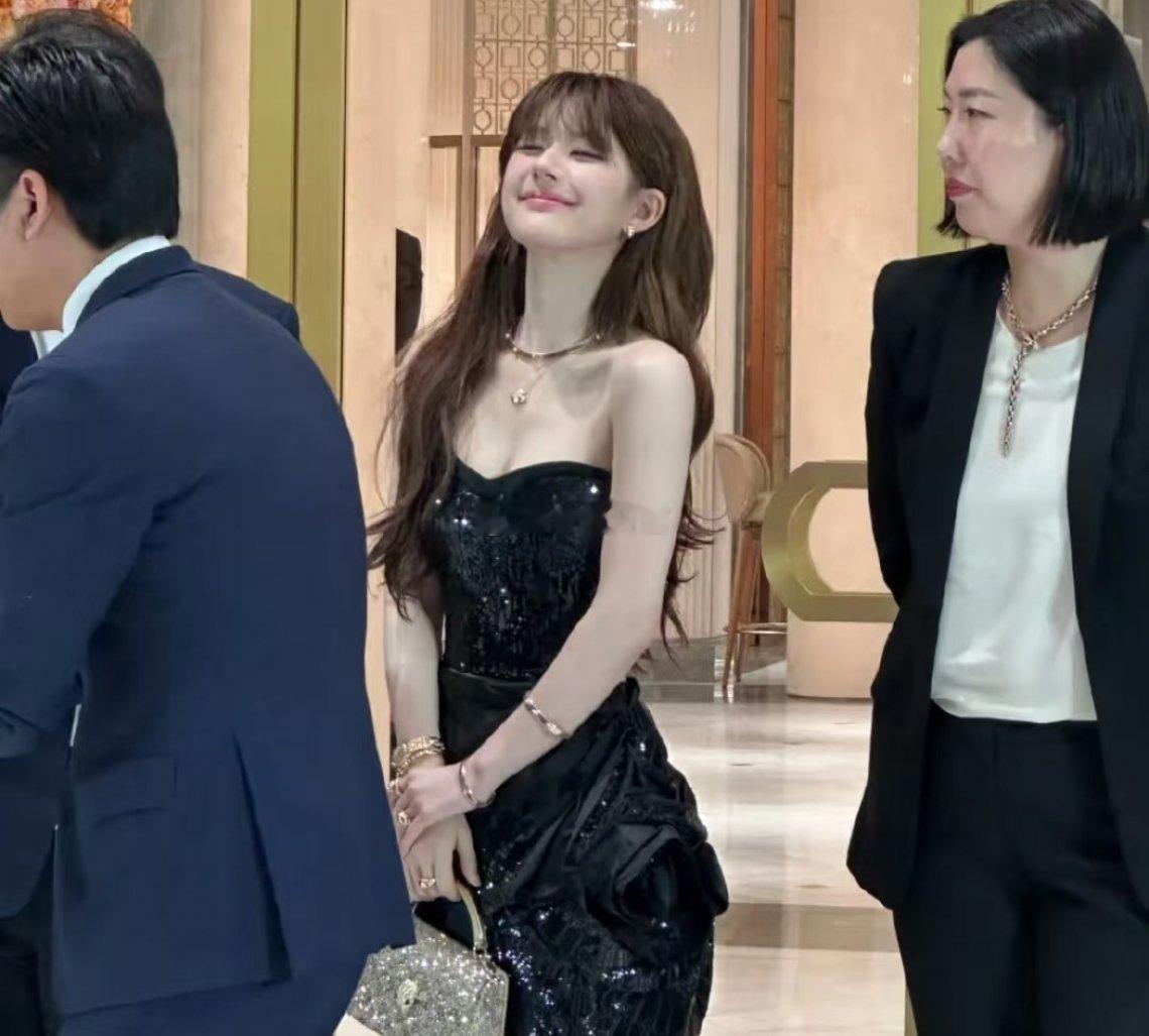 明星要瘦了才好看，现在的陈芊芊高级感满满。