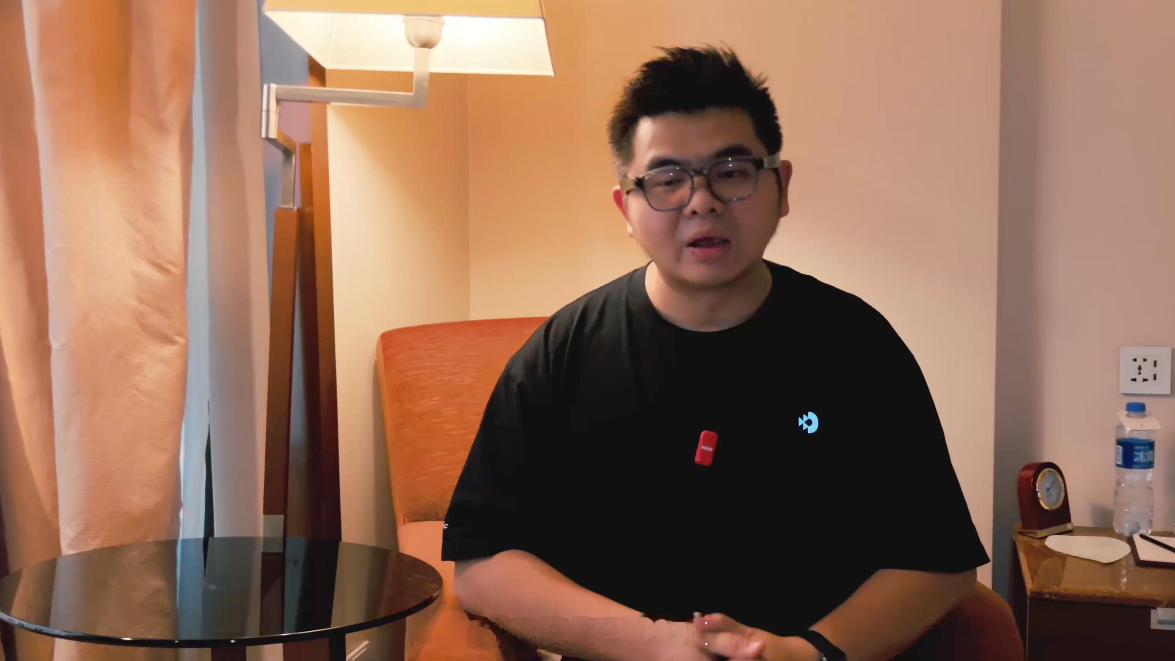 半夜在剪视频，要想办法瘦下来了，瘦下来一定很帅..