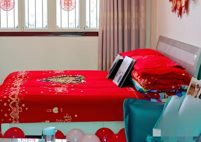 听闻那新郎新娘都举行婚礼，都没有扯结婚证，又听闻这新娘毕业于政法大学，一个学法律