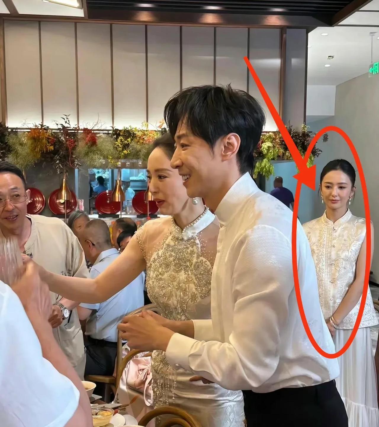 现在最无奈的人应该就是佟丽娅了，她可能都没预料到，自己只是去当了一下好朋友董
