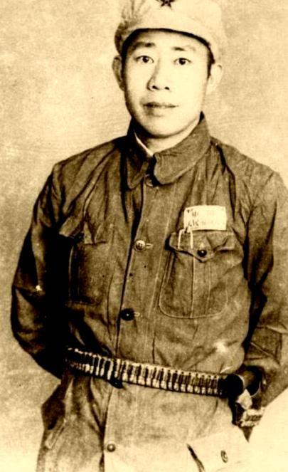 1950年朝鲜战场，一位副政委率领三百名战士突袭志愿军军火库，副司令员洪学智闻讯