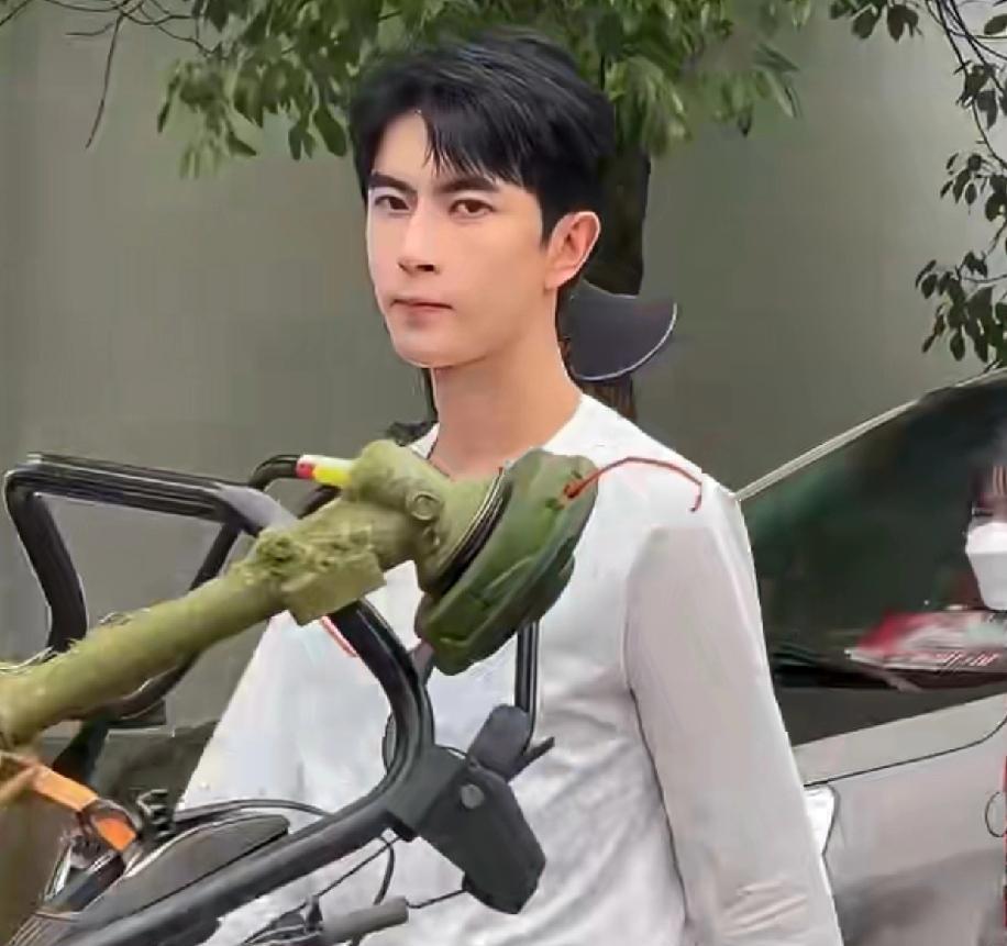 于朦胧工作室发声了！三根蜡烛和短短2句话，将于朦胧的人生定格在了37岁，工作室