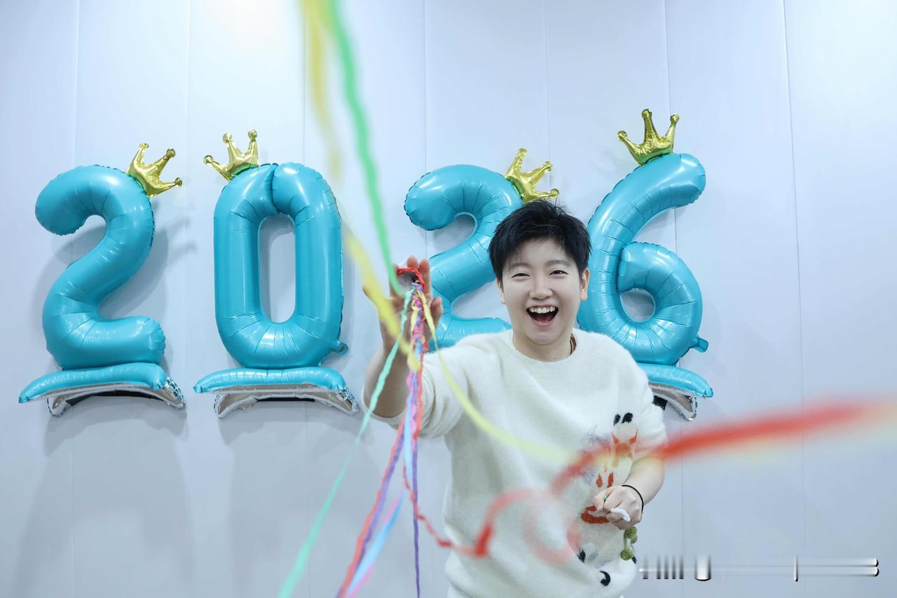 2.16日，孙颖莎发文，新的一年，带着热爱继续出发🥰莎莎在河北，给大家送祝