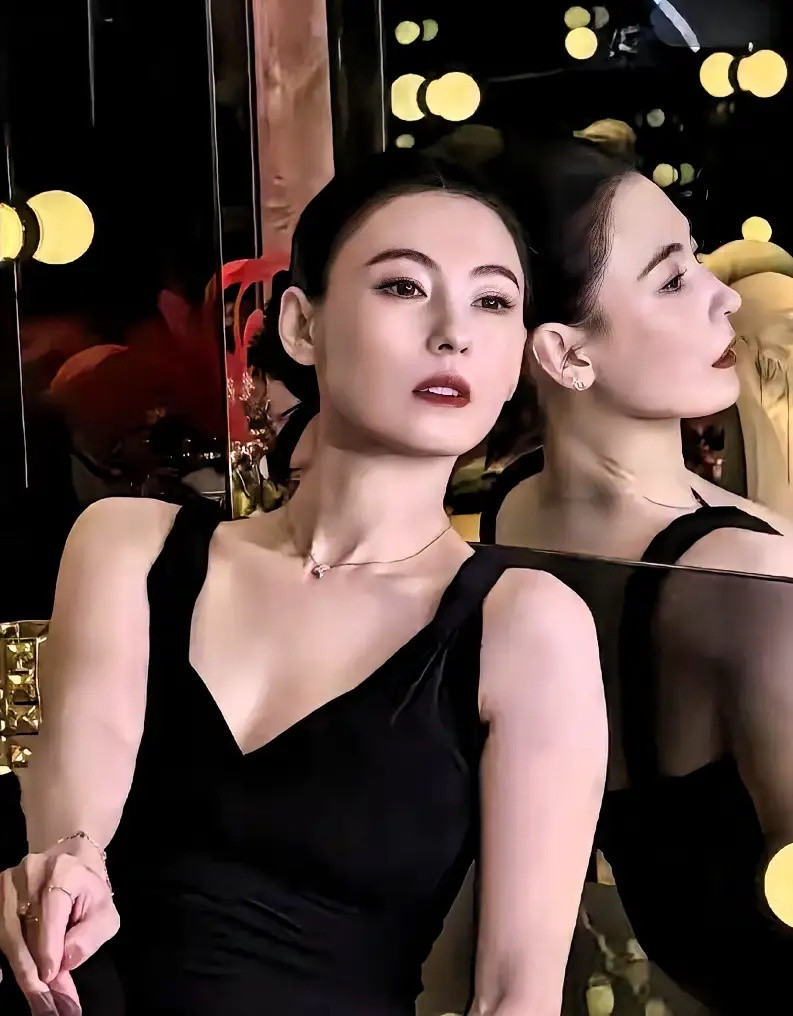 谢霆锋陷入了沉默，就连儿子谢振轩也沉默寡言。他们皆未曾料到，张柏芝竟会说出“排队