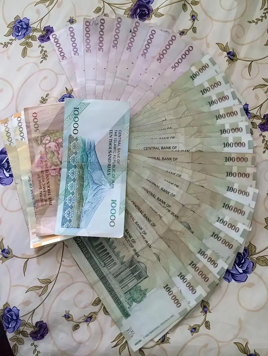 美国的制裁还是非常有威力，看看伊朗的状况，伊朗里亚尔雪崩：贬值90%