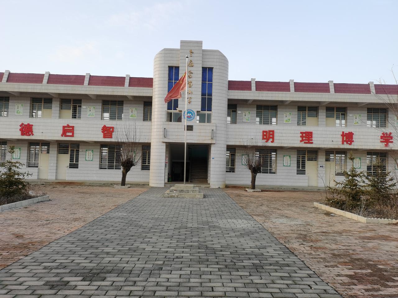说到教师填报个人信息时管理岗位和后勤岗位的人员全部选填“专业技术岗位”时，有网友