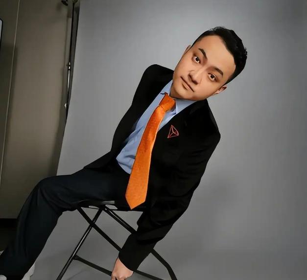 “孙割”经常去香港，8年多了，为什么不抓他？据说“孙割”搞了一个小国常驻世