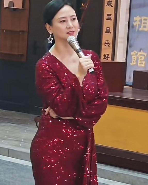 发现没，演员主要还是看脸啊。一张好看的脸，哪怕身体发福，身材臃肿，也不影响颜值。