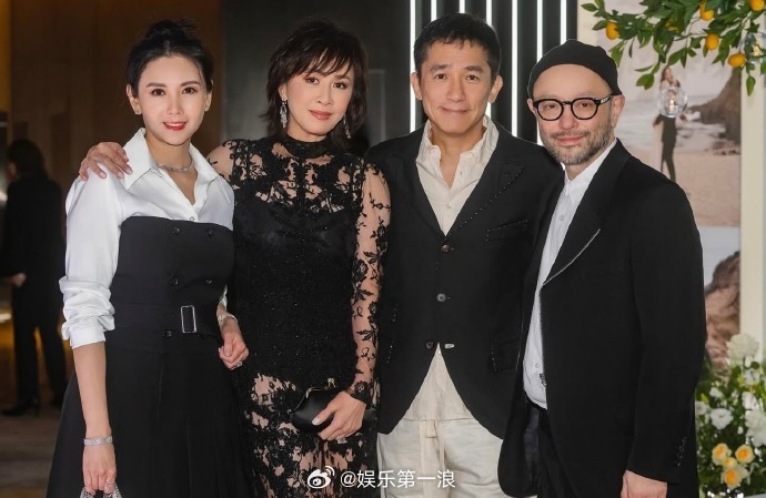 梁朝伟、刘嘉玲、邱淑贞合照。