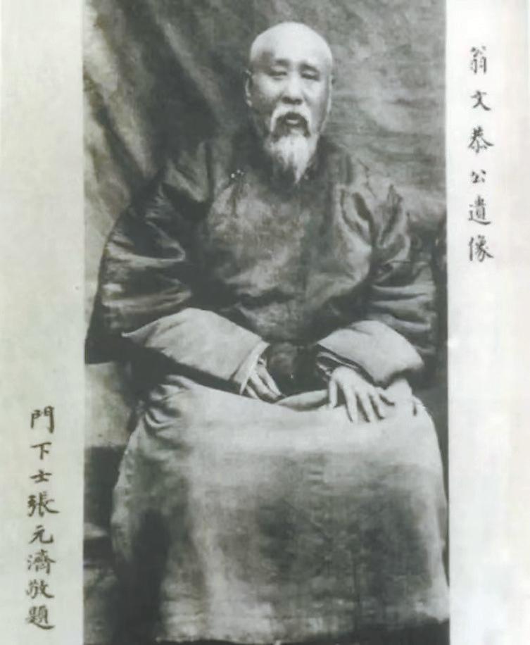 翁同龢停了北洋海军两年军饷，甲午战争中对李鸿章处处显示杀机，是有原因的。 普