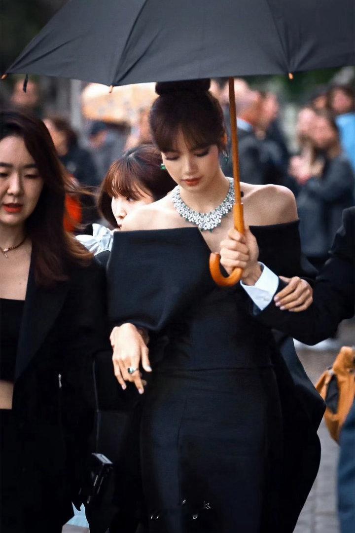 LISALISA出道十周年快乐女孩出道十周年快乐感谢你成为Lisa来到我们面前