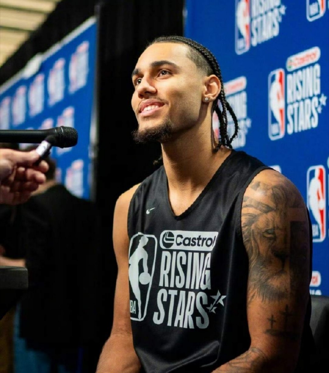 谈到队友哈登，泰森：“如果哈登做出了正确的传球，你要把它投进，这是一点。显然他是