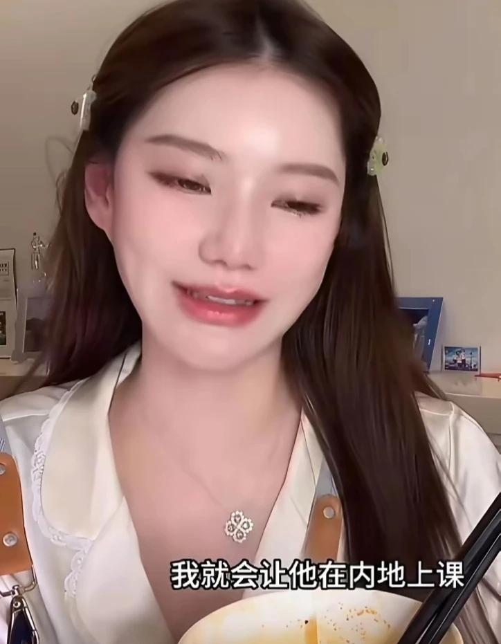 说大s爱孩子的不否认，孩子小的时候确实爱，但是这几年孩子大了，一点自信没有，走