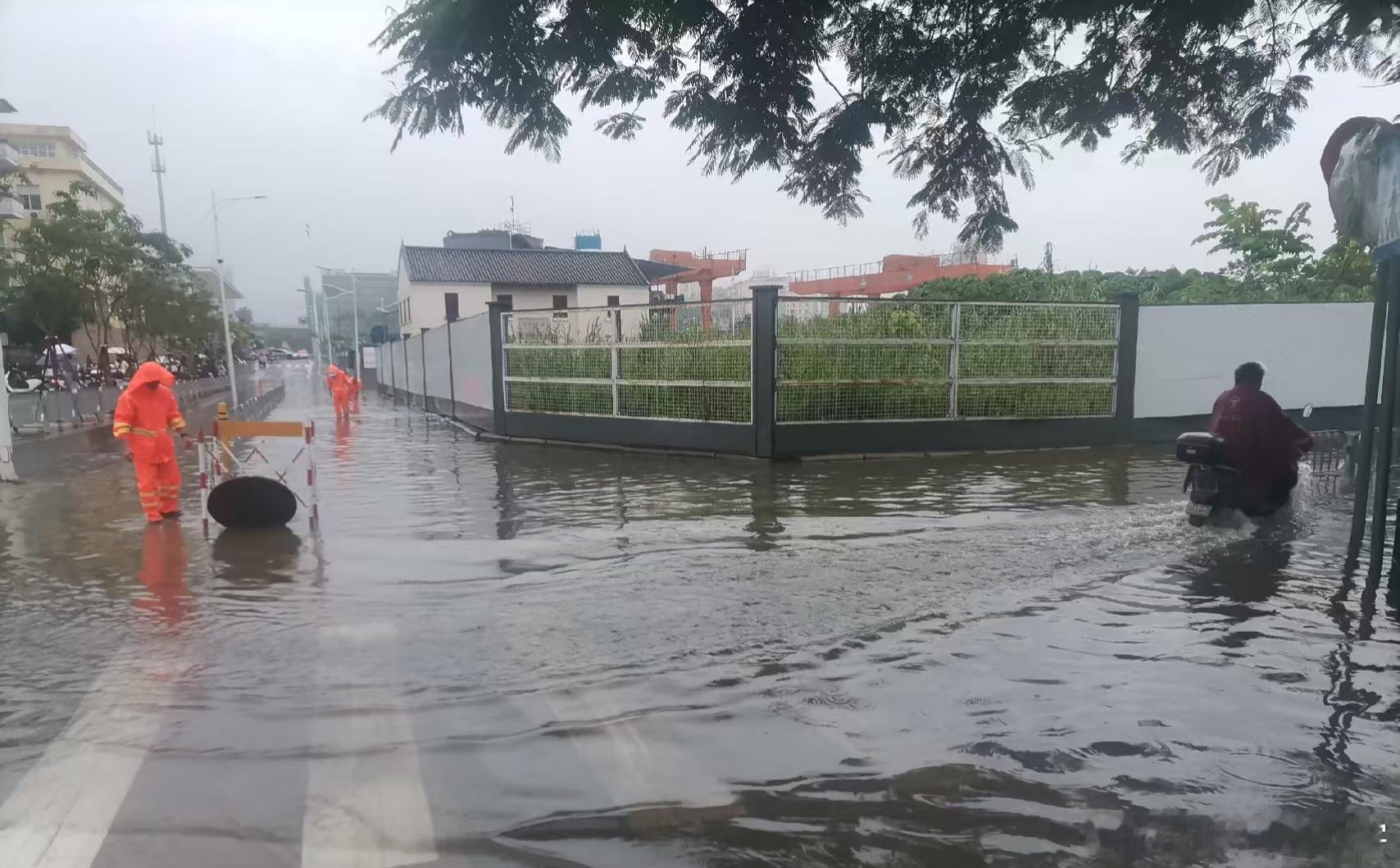深圳这雨什么时候是个头哇…每次暴雨家门口都被淹…深圳市分区暴雨红色预警信号生效中