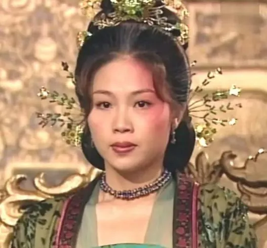 西晋年间，有一个矮个子，长相丑陋的女孩，父亲为了给她找一个婆家，准备了丰厚的嫁妆
