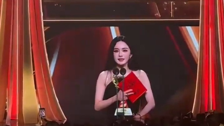 #中国电视剧年度盛典#【#杨幂孙俪同获总台视后】