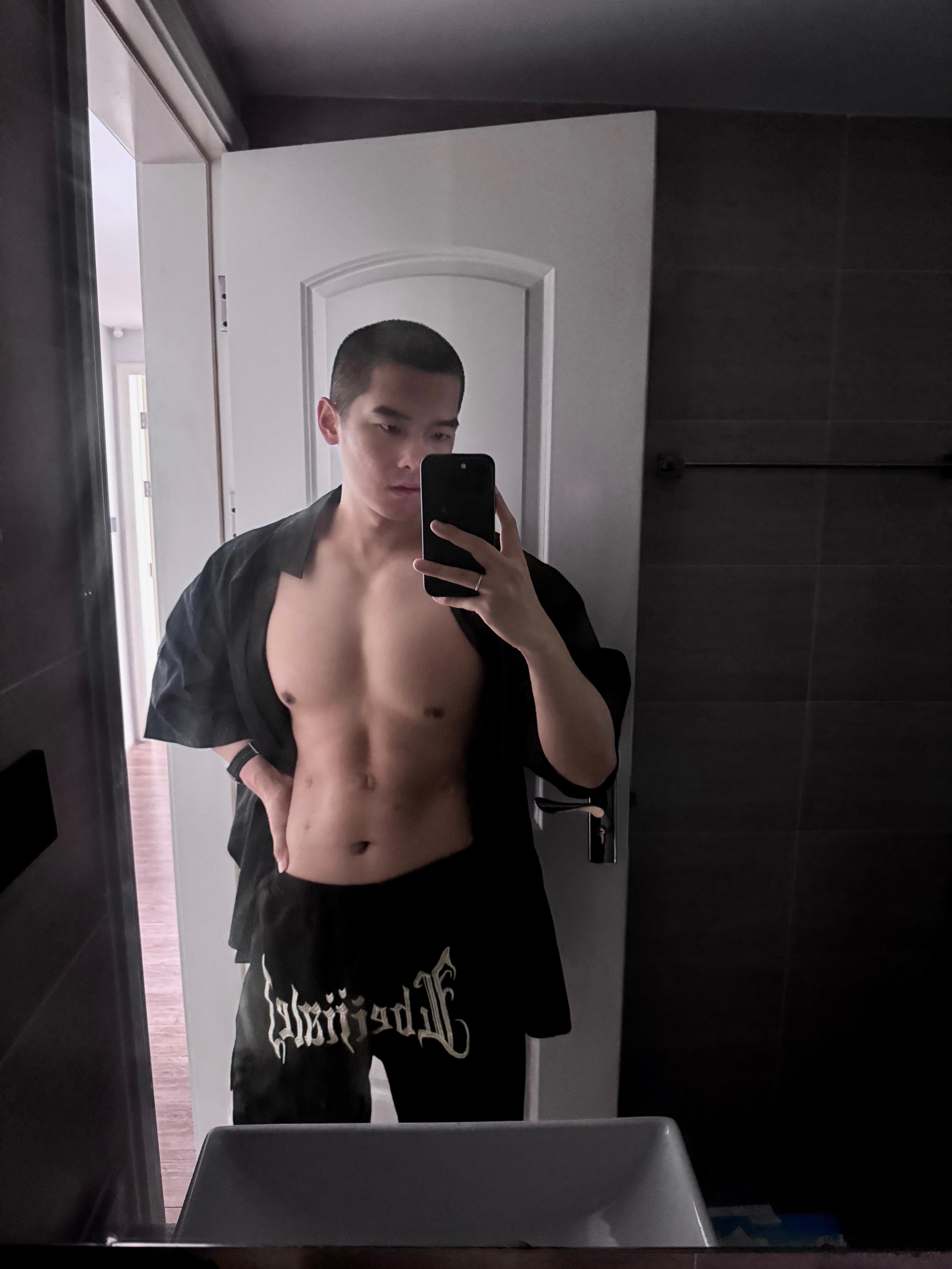 感觉体重快一个月没啥变化了，一直在88kg-89kg，但是整个人的状态感觉好了很
