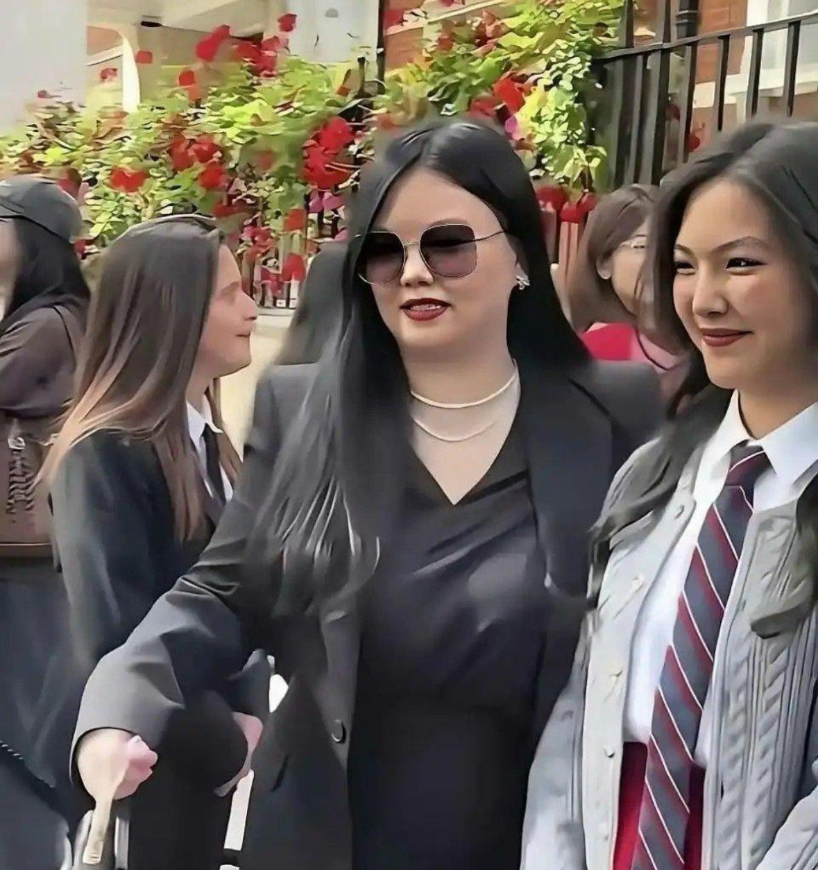 这是离开了美颜滤镜的李湘王诗龄母女俩，你觉得咋样