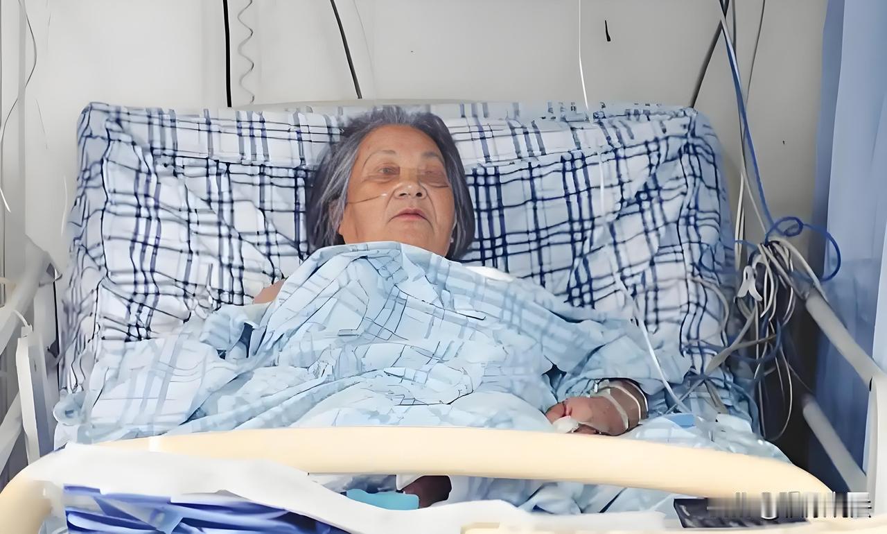 广西南宁，87岁老太因病住院，不久，家属接到医院电话，说老太去世了，家属将遗体接