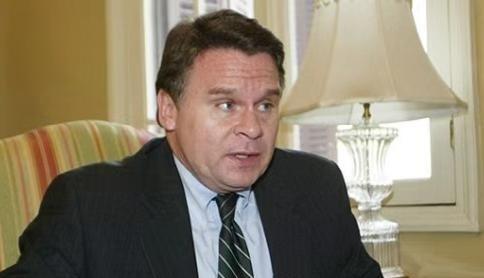 美国议员、有“反华劳模”之称的克里斯·史密斯对媒体说：“历史上日本与中国斗，从不