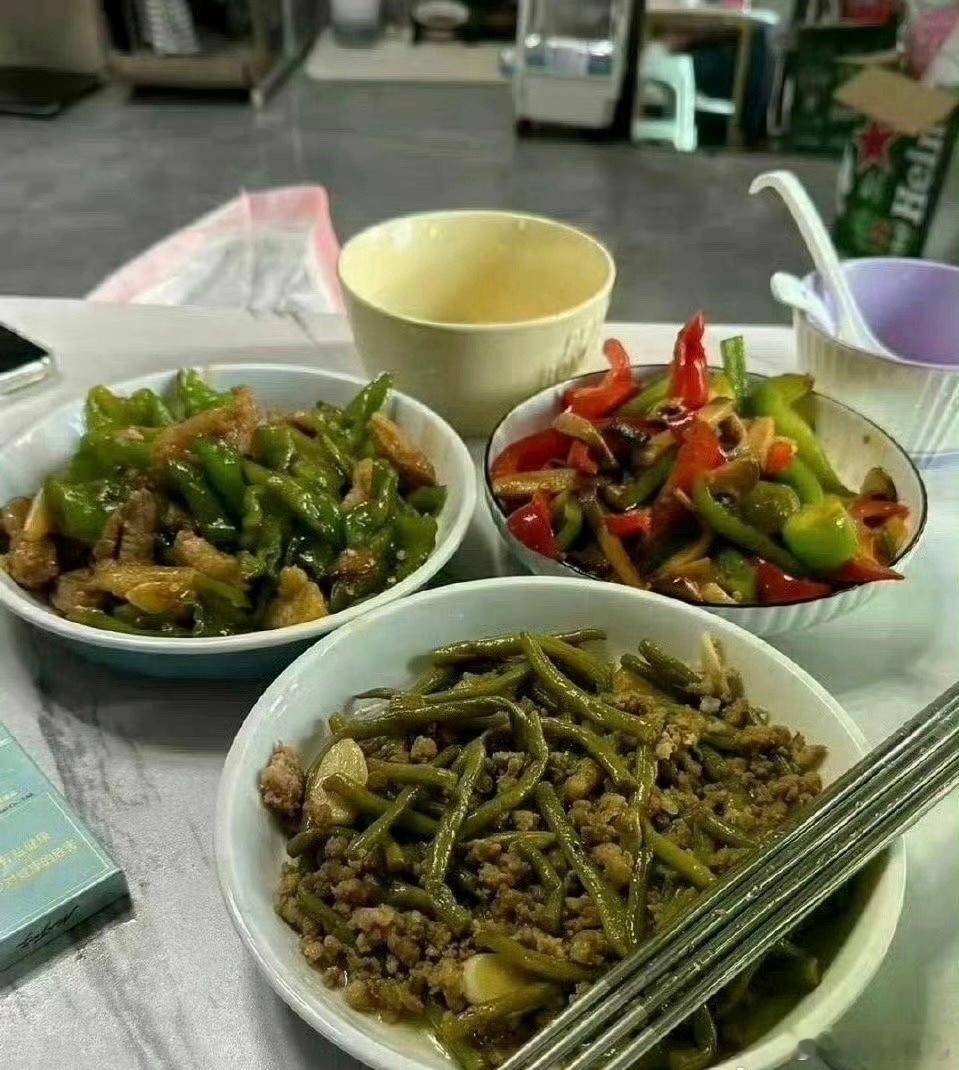 左边是前妻做的，右边是现在老婆做的，这说明了什么