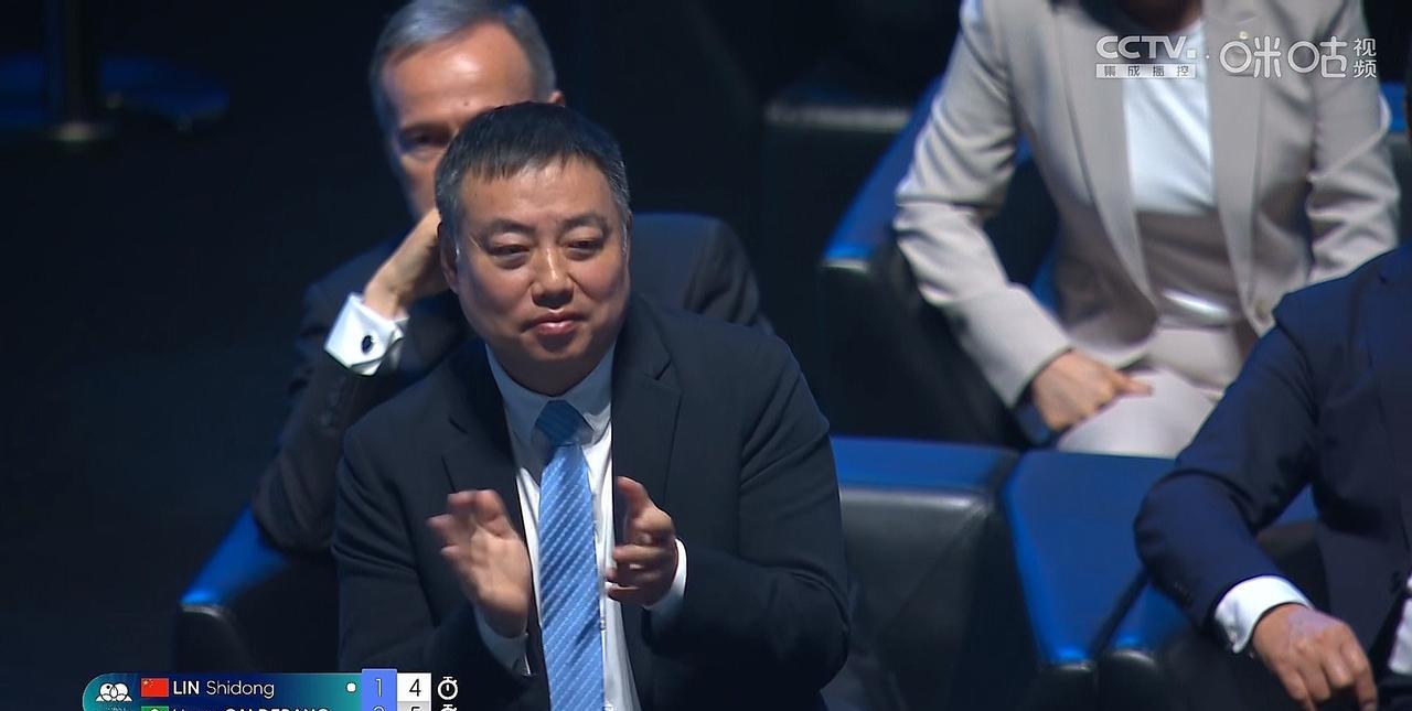 必须承认：敢于辞职的刘国梁，有2点令人佩服1、没有贪恋权利，敢于放手，而且
