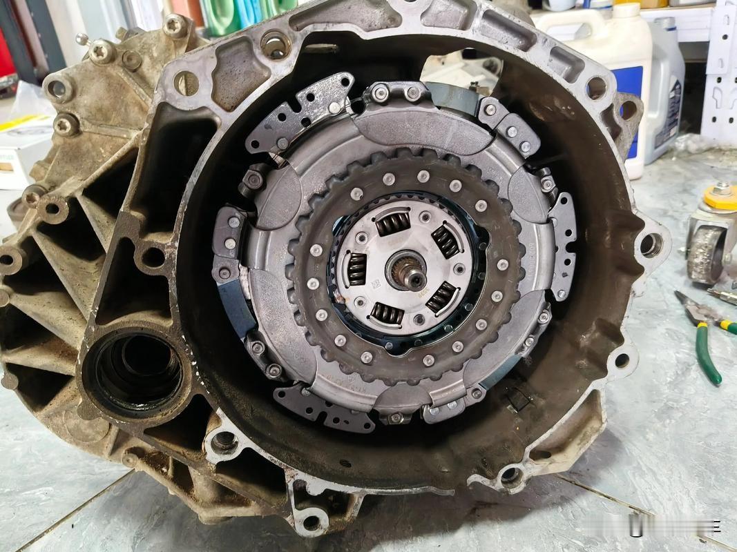 聊聊国民神车大众的变速箱。要在2007年以前大众车用都是爱信6AT，可是丰田大